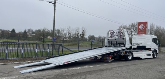 FIAULT INDUSTRIE INNOVE : PREMIÈRE DÉPANNEUSE SUR VÉHICULE ÉLECTRIQUE