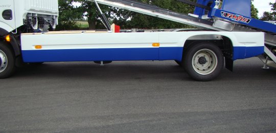 Stylized plastic ABS body in the wheelbase and rear overhang