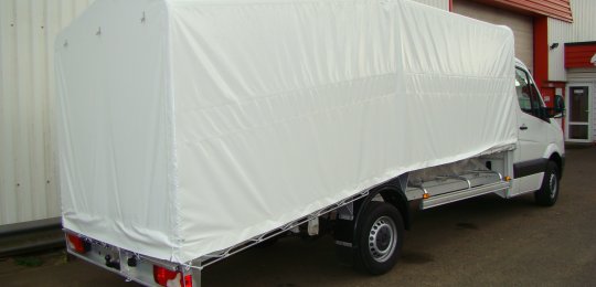 Body with integral removable tarpaulin on aluminum rackets interlocking on the front