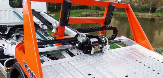 Hydraulic translation of the winch with remote control