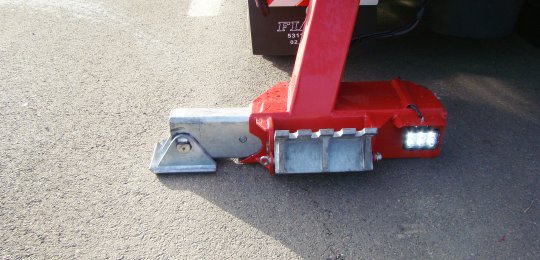 Two hydraulic rear stabilizer legs with oblique external positioning and 3500mm lateral hydraulic extension