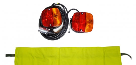 Two suction towing lights with electric cables and flexible yellow plate