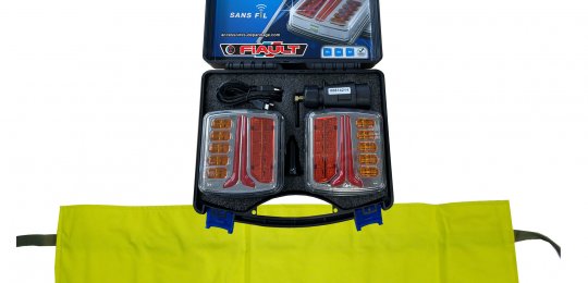 Two magnetic towing lights 12V with radio control and flexible yellow plate
