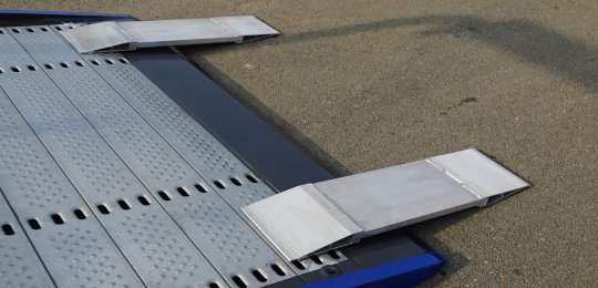 Two aluminum ramps 1000x270 mm to improve the loading angle
