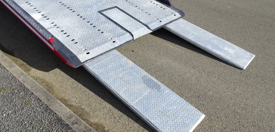 Two hydraulic rear ramps in galvanized steel without holes