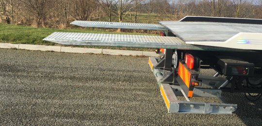 Two hydraulic rear ramps in galvanized steel without holes