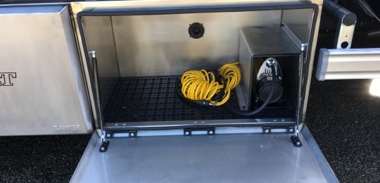 Installation of an air compressor with hose and pressure gauge