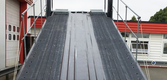 Plancher en tôles renforcées GALVANISE et NERVURE ép. 4mm, sans bords de rives