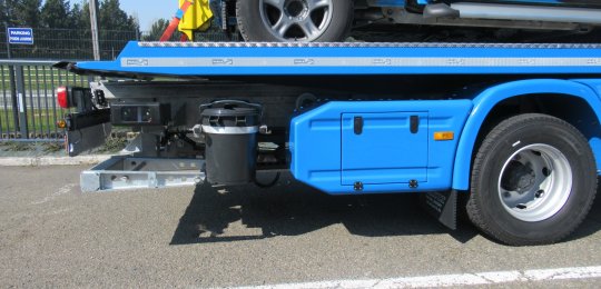 Polyester rear overhang (without wings) with a box for the hydraulic controls at the right rear and a tool box at the left rear