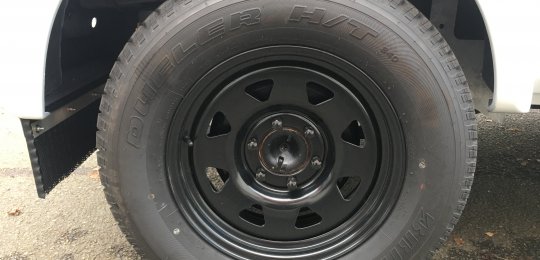 Replacement of the original 4 wheels by BLACK STEEL wheels reinforced with tire supply (4 wheels on 4x4)