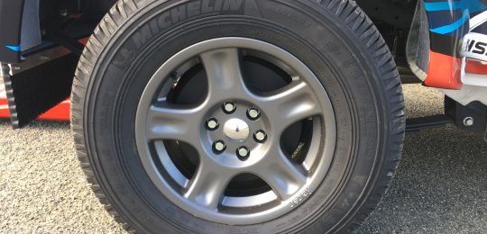 Replacement of the original 4 wheels with ALUMINUM rims reinforced GREY color with tires supply (4 wheels on 4x4)