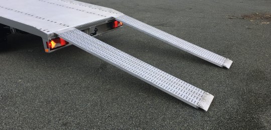Replacement of standard loading ramps with reinforced aluminium ramps