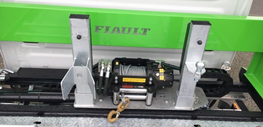 A 3T6 hydraulic winch with 20 m cable diam. 10 and cable guide