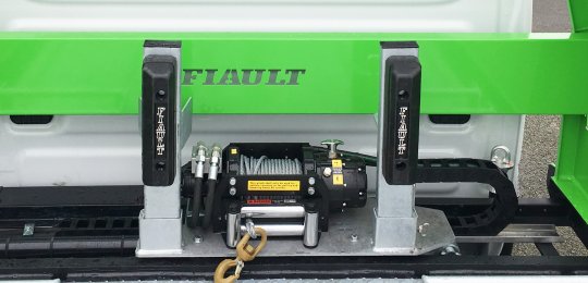 A 3T6 hydraulic winch with 20 m cable diam. 10 and cable guide