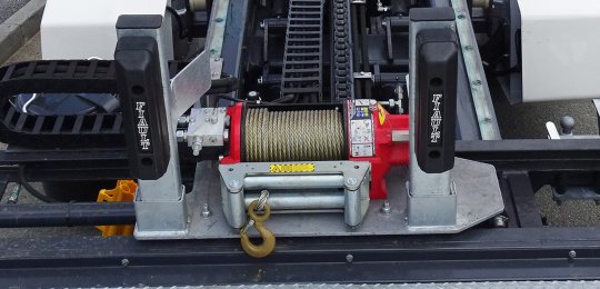 Treuil hydraulique puissance 7T1 avec 30m de câble et guide câble à rouleaux