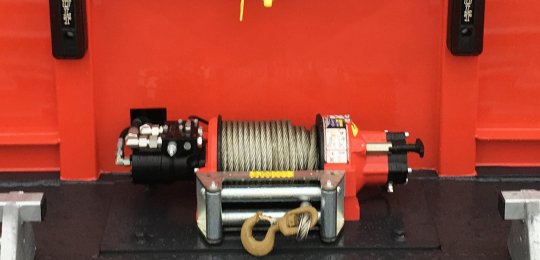 A 7T1 hydraulic winch with 30 m cable and cable guide