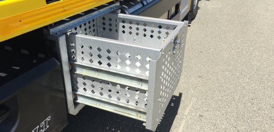 An open mesh tray for chains with sliding support