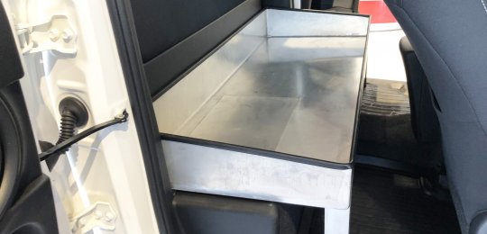 An open aluminum tray fitted in the rear part of the cabin
