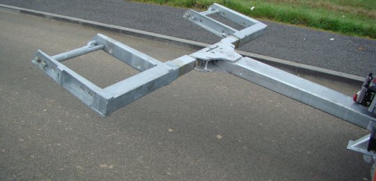 A 3 tons SCC type “HYDROLIFT” galvanised with hydraulic elevation and extension 1200 mm