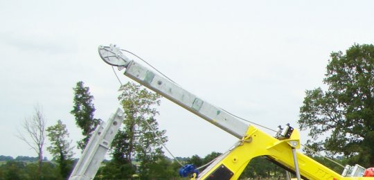 Hydraulically extendable boom lift with swiveling crane head (on MAXILIFT PF3000)