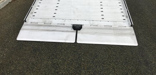 Two aluminum load ramps with hydraulic pivoting